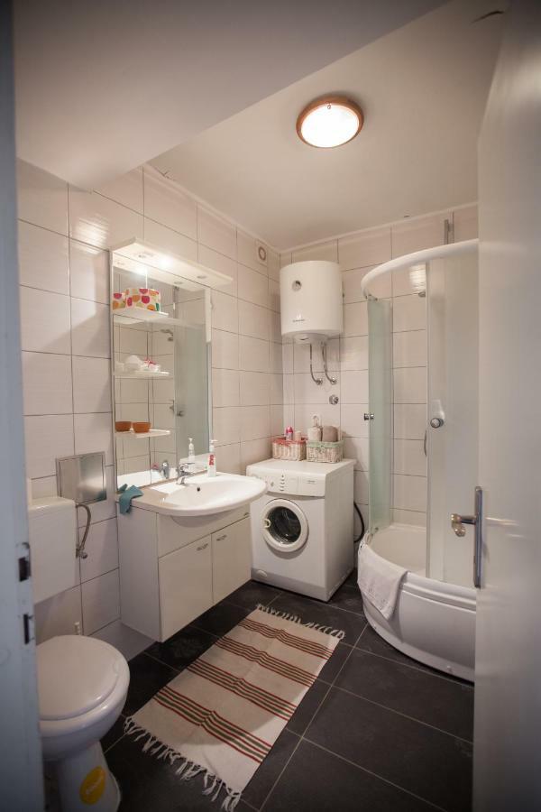 Riverview Apartment Osijek Buitenkant foto