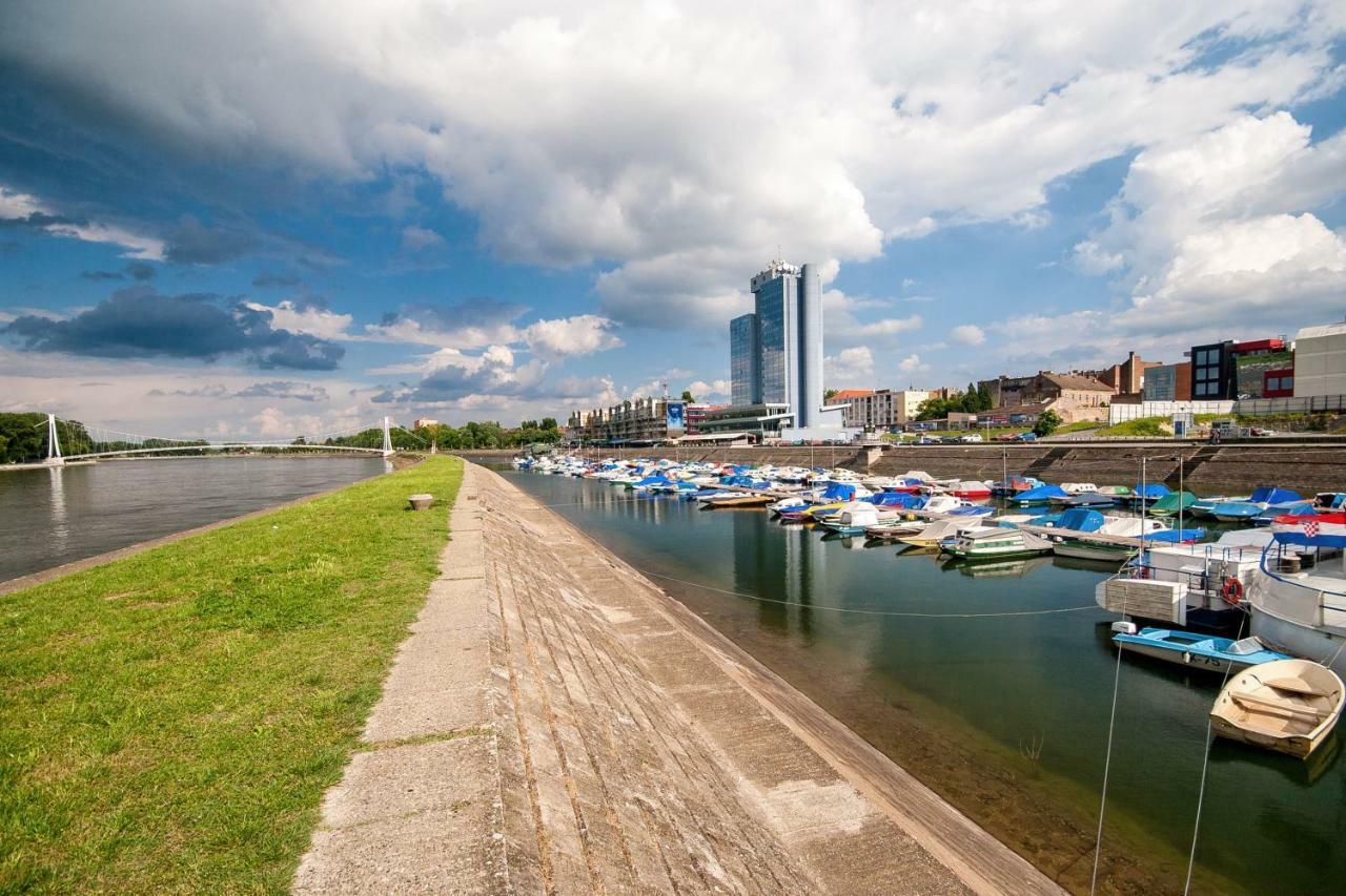 Riverview Apartment Osijek Buitenkant foto